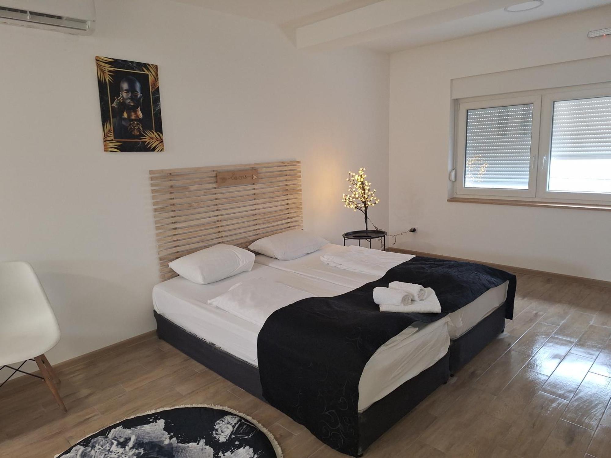 Expo Airport Otel Surcin Bagian luar foto